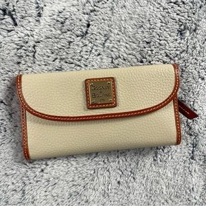 Dooney & Bourke Pebble Grain Continental Clutch